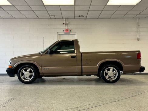 Used 1998 Chevrolet S10 Pickup 2WD Regular Cab w/ Preferred Equipment Group image 4