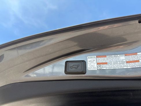 Used 2015 Toyota RAV4 Limited image 11