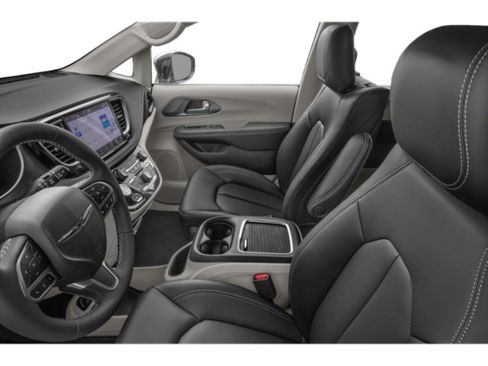 Used 2024 Chrysler Pacifica Limited FWD image 6