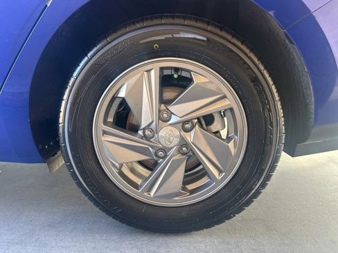 Certified 2025 Hyundai Elantra SE image 33