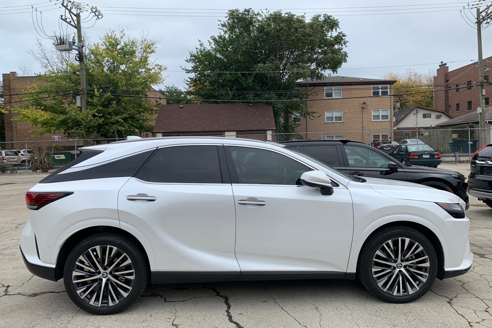 Used 2025 Lexus RX 350h w/ Convenience Package AWD/4WD image 2