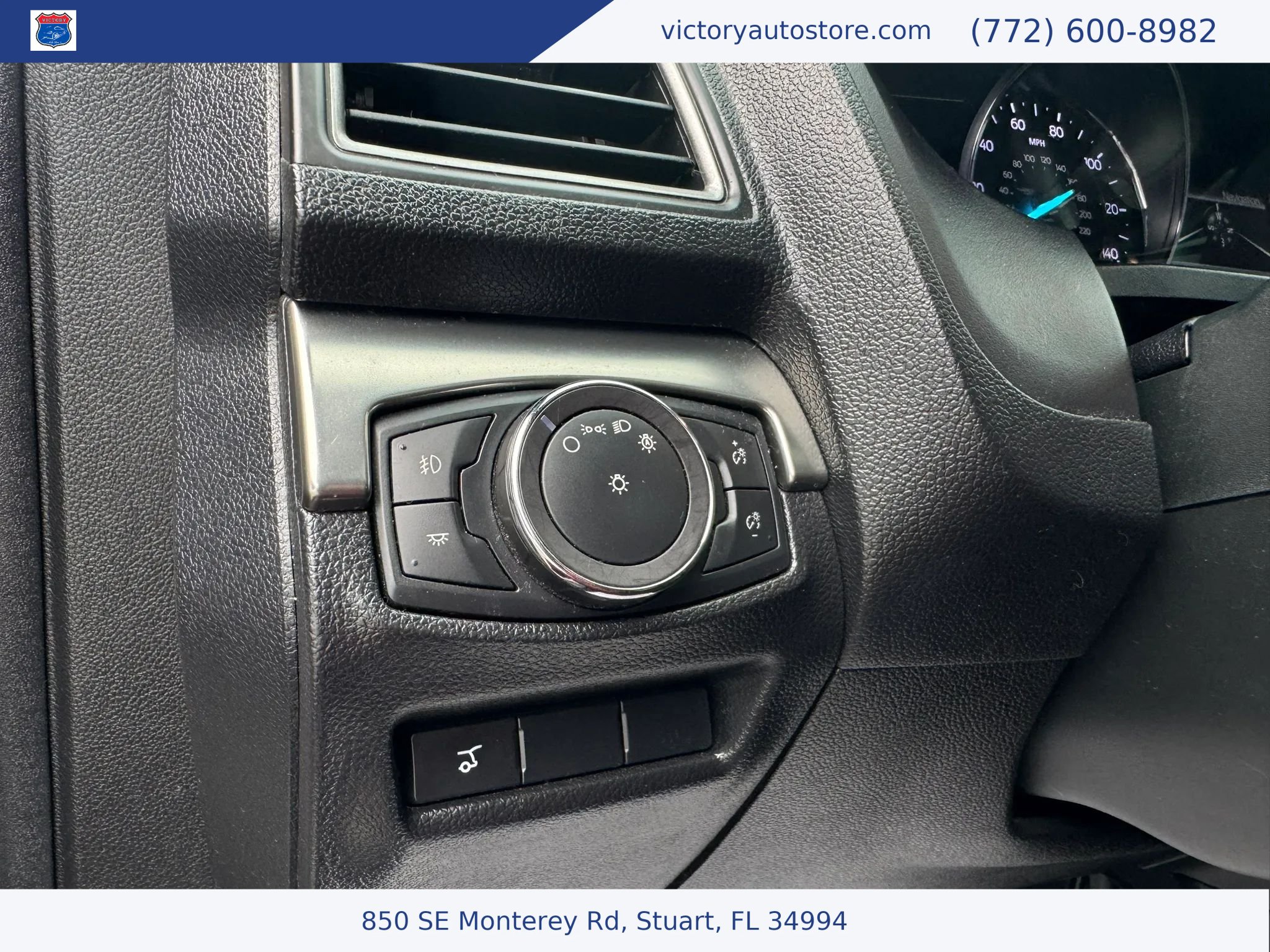 Used 2018 Ford Explorer XLT w/ Equipment Group 202A AWD/4WD image 26