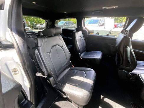 Used 2021 Chrysler Pacifica Touring-L w/ S Appearance Package FWD image 15
