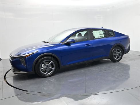New 2025 Kia K4 LXS image 4