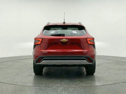 Used 2025 Chevrolet Trax LT FWD image 6