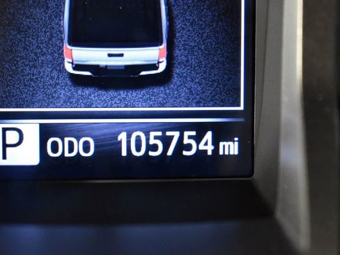 Used 2022 Toyota Tacoma SR5 w/ Technology Package image 29