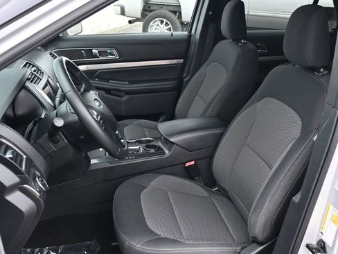 Used 2019 Ford Explorer XLT w/ Equipment Group 201A FWD image 13