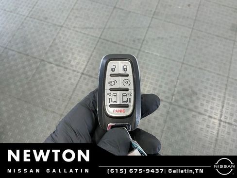 Used 2023 Chrysler Pacifica Touring-L FWD image 36