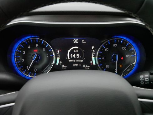 Used 2024 Chrysler Pacifica Touring-L image 21