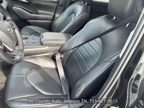 Used 2023 Toyota Highlander XLE FWD image 23