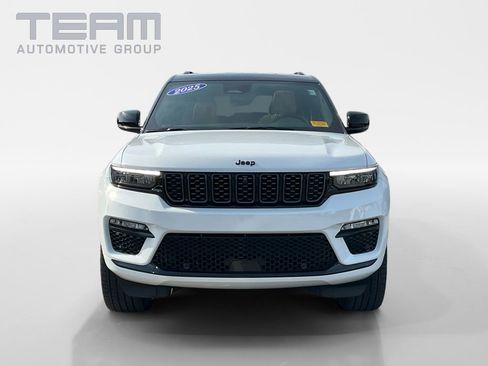 Used 2025 Jeep Grand Cherokee Summit image 2