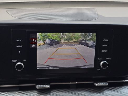 Used 2024 Kia Carnival LX FWD image 18