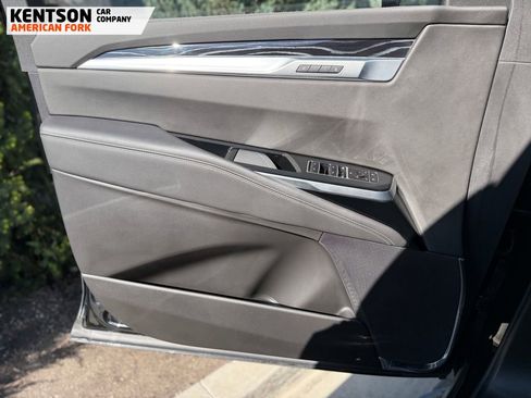 Used 2025 Cadillac Escalade ESV Sport AWD/4WD image 21