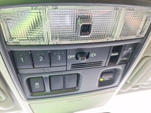 Used 2018 Toyota 4Runner Limited image 29