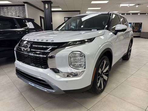 New 2026 Mitsubishi Outlander SE FWD image 3