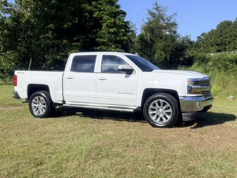 Used 2017 Chevrolet Silverado 1500 LT w/ LT Convenience Package AWD/4WD image 8