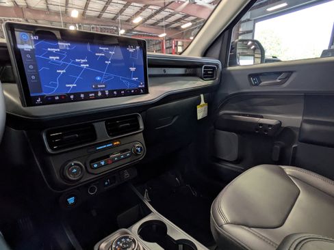 New 2025 Ford Maverick Lariat w/ Black Appearance Package image 31