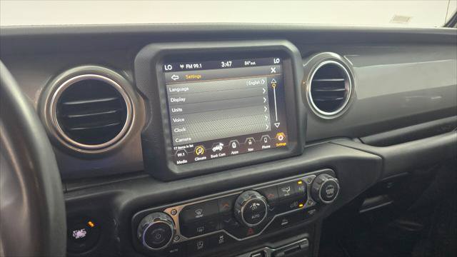 Used 2023 Jeep Wrangler Unlimited Sahara AWD/4WD image 30