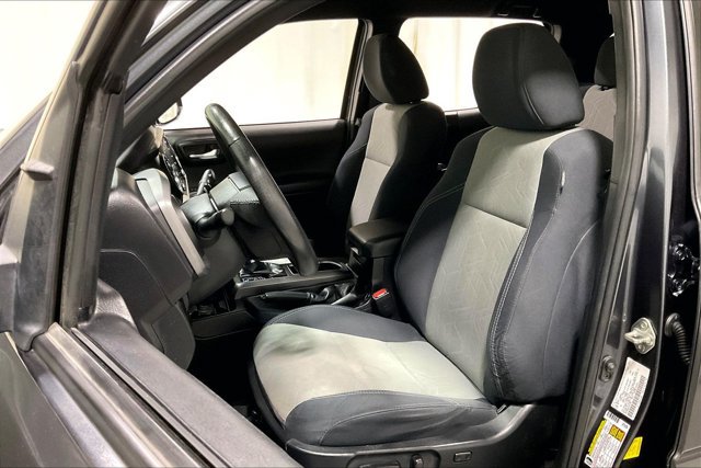 Used 2020 Toyota Tacoma TRD Sport w/ Technology Package AWD/4WD image 25