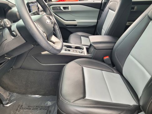 Used 2023 Ford Explorer XLT w/ Equipment Group 202A image 21