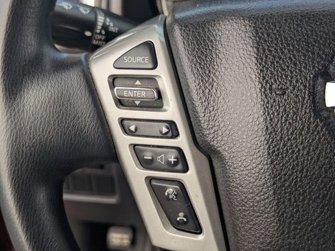 Used 2018 Nissan Titan SV image 28