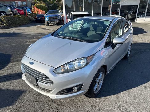 Used 2017 Ford Fiesta SE image 1