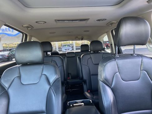 Used 2025 Kia Telluride S AWD/4WD image 19