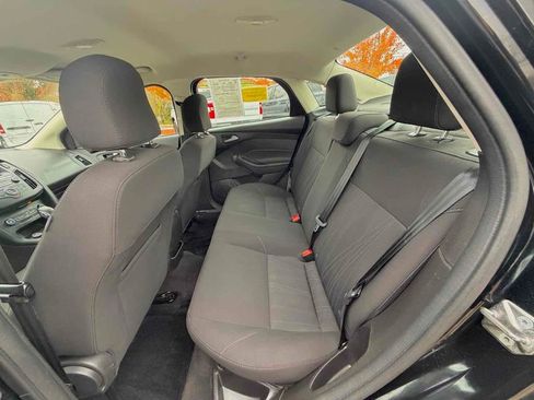 Used 2017 Ford Focus SE image 16