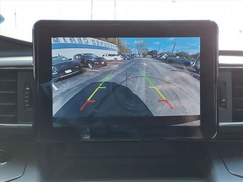 Certified 2022 Ford Explorer XLT w/ Equipment Group 202A image 33