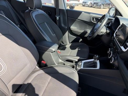 Used 2023 Hyundai Venue Limited image 20