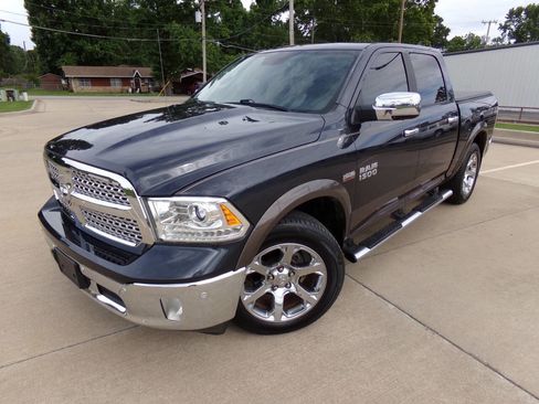Used 2017 RAM 1500 Laramie w/ Convenience Group RWD image 3
