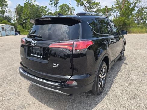 Used 2018 Toyota RAV4 XLE AWD/4WD image 4