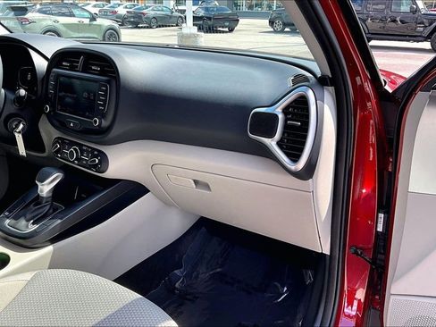 Used 2025 Kia Soul LX image 15