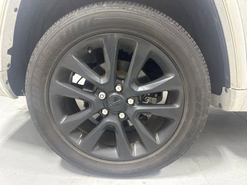 Used 2020 Jeep Grand Cherokee Altitude RWD image 6