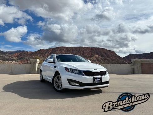 Used 2011 Kia Optima EX w/ Premium Pkg image 2