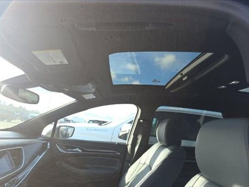 Used 2023 Buick Enclave Essence w/ Experience Buick Package AWD/4WD image 9