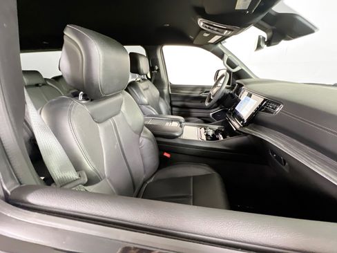 Used 2022 Jeep Wagoneer Series II image 27