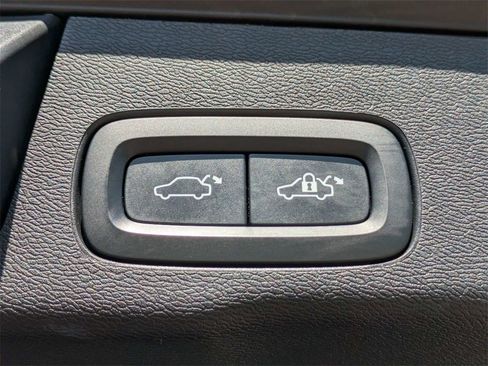 Used 2023 Volvo XC60 B5 Ultimate w/ Climate Package image 15