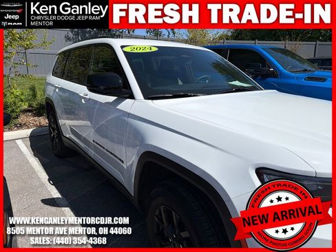 Used 2024 Jeep Grand Cherokee L Laredo AWD/4WD image 12