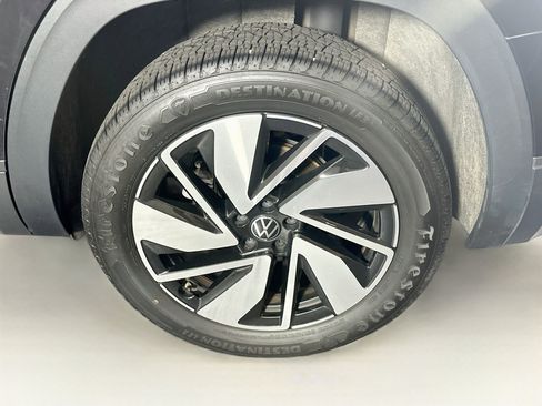 Used 2025 Volkswagen Atlas SE AWD/4WD image 11