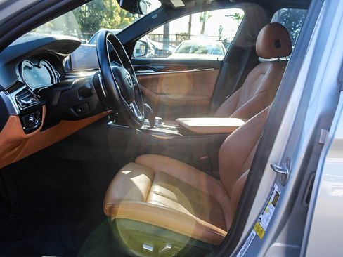 Used 2019 BMW 540i image 17