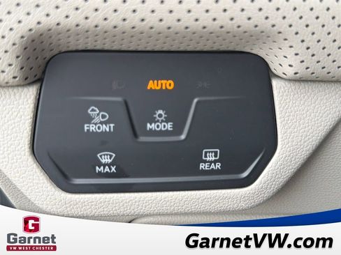 Certified 2025 Volkswagen Atlas SEL Premium R-Line image 24