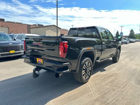 Used 2022 GMC Sierra 3500 Denali w/ Denali Black Diamond Edition AWD/4WD image 3