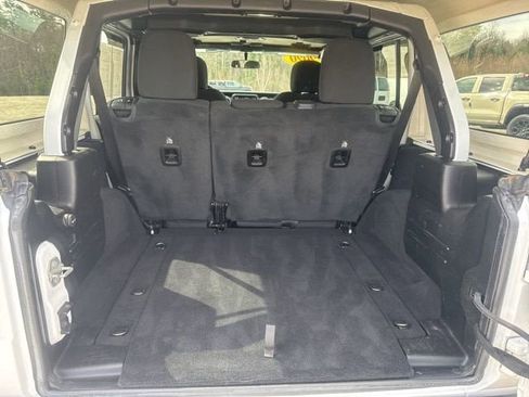 Used 2020 Jeep Wrangler Unlimited Sahara AWD/4WD image 27