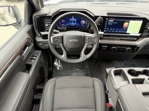 Used 2022 Chevrolet Silverado 1500 LT Trail Boss image 4