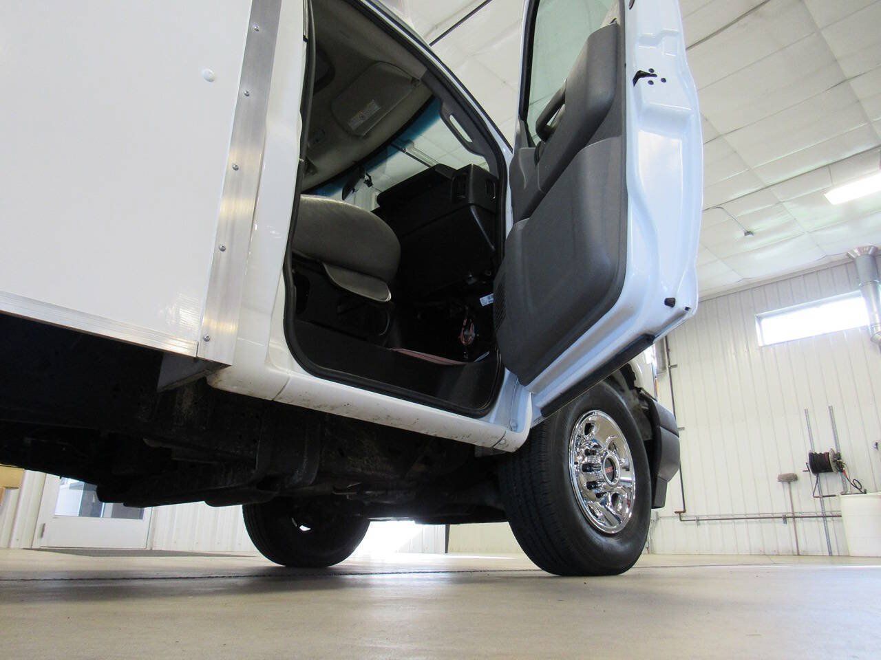 Used 2023 GMC Savana 3500 w/ Power Convenience Package RWD image 24
