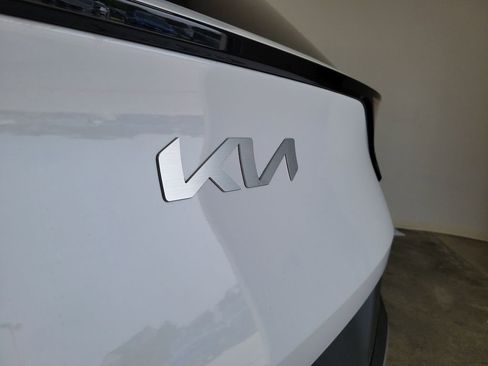 Used 2023 Kia Sportage EX FWD image 9