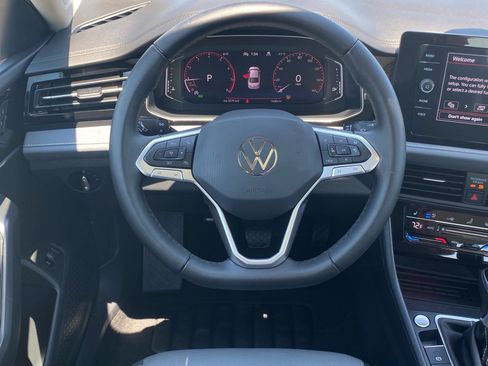 Used 2025 Volkswagen Jetta SEL FWD image 6
