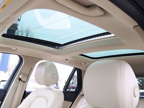 Used 2019 Mercedes-Benz GLC 300 GLC 300 4MATIC Sport Utility 4 image 32