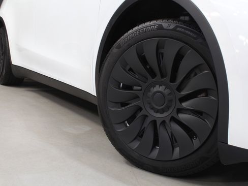 Used 2023 Tesla Model Y Long Range AWD/4WD image 14